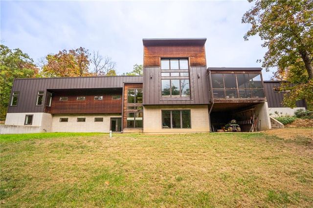 23598 Dehoff Drive, Tonganoxie, KS 66086