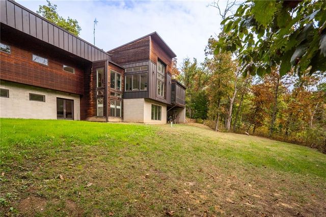 23598 Dehoff Drive, Tonganoxie, KS 66086