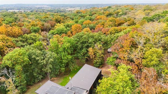 23598 Dehoff Drive, Tonganoxie, KS 66086
