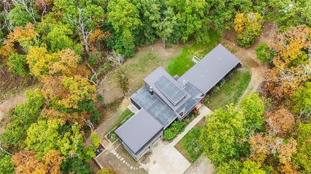 23598 Dehoff Drive, Tonganoxie, KS 66086
