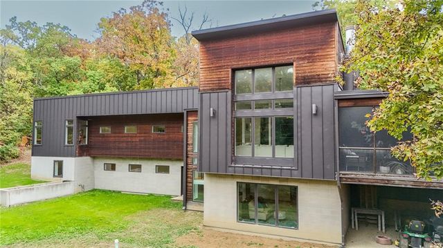 23598 Dehoff Drive, Tonganoxie, KS 66086