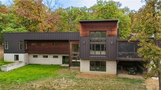 23598 Dehoff Drive, Tonganoxie, KS 66086