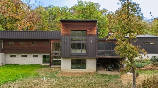 23598 Dehoff Drive, Tonganoxie, KS 66086