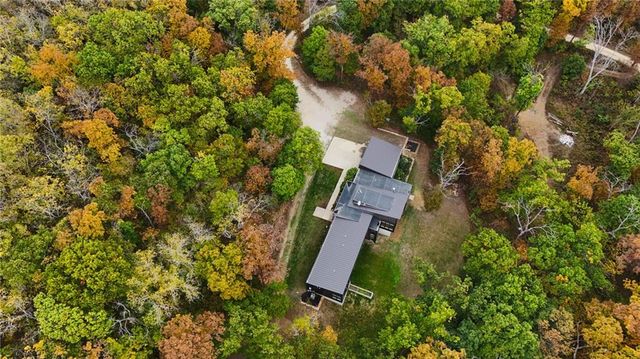 23598 Dehoff Drive, Tonganoxie, KS 66086
