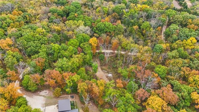 23598 Dehoff Drive, Tonganoxie, KS 66086