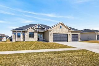 135 NW Alderleaf Drive, Waukee, IA 50263