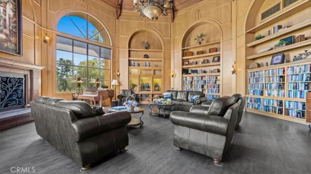 944 Hogan, Banning, CA 92220