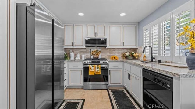 944 Hogan, Banning, CA 92220