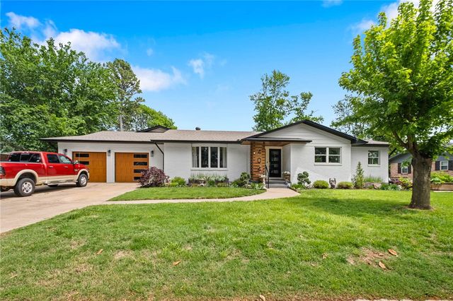 404 NW H Street, Bentonville, AR 72712