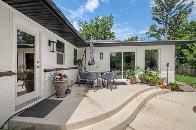 404 NW H Street, Bentonville, AR 72712