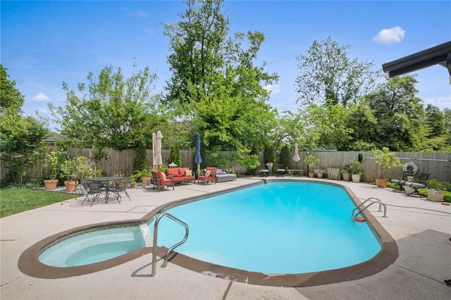 404 NW H Street, Bentonville, AR 72712