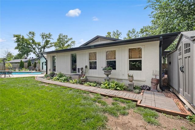 404 NW H Street, Bentonville, AR 72712