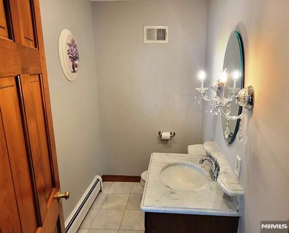 16 Zimmer Avenue, Midland Park, NJ 07432