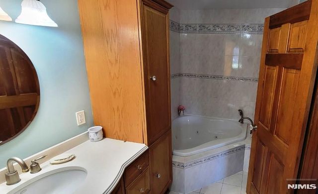 16 Zimmer Avenue, Midland Park, NJ 07432
