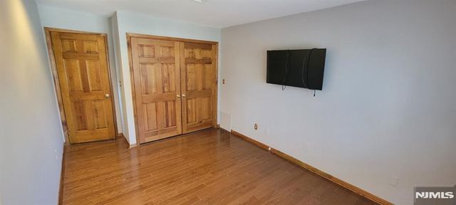 16 Zimmer Avenue, Midland Park, NJ 07432