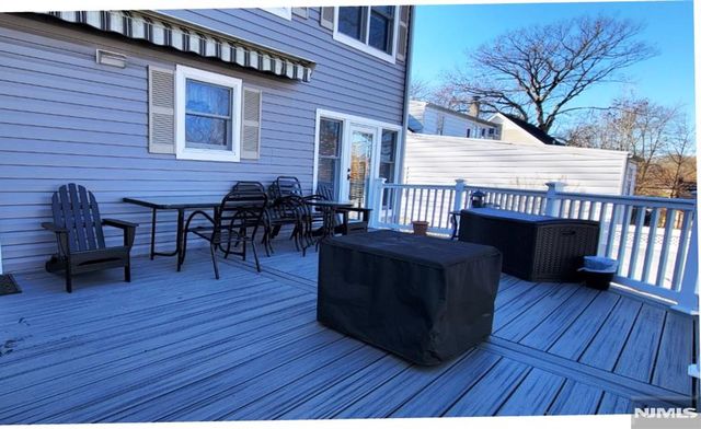 16 Zimmer Avenue, Midland Park, NJ 07432