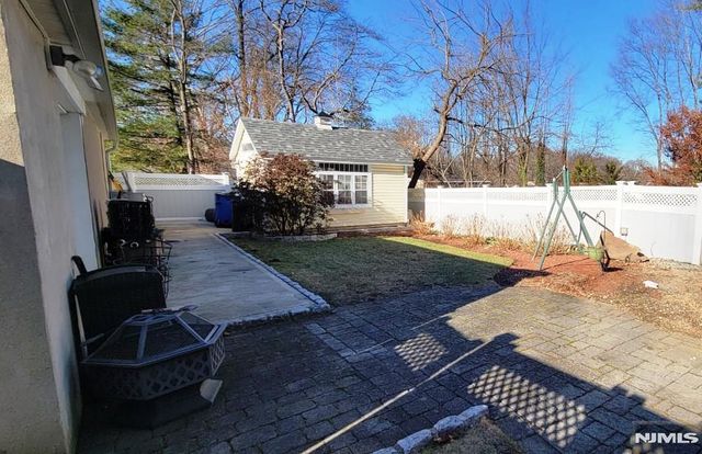 16 Zimmer Avenue, Midland Park, NJ 07432