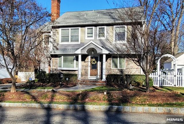 16 Zimmer Avenue, Midland Park, NJ 07432