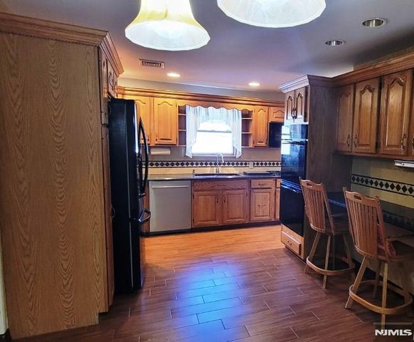 16 Zimmer Avenue, Midland Park, NJ 07432