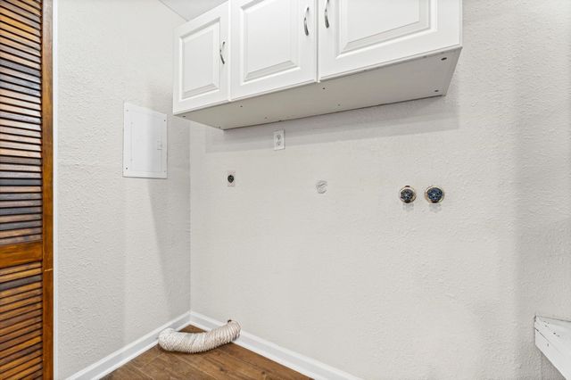 606 Lazy Lane, Anahuac, TX 77514