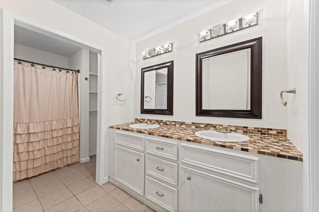 606 Lazy Lane, Anahuac, TX 77514