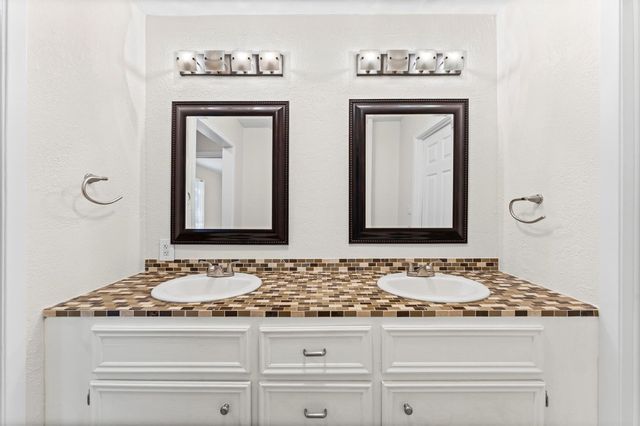 606 Lazy Lane, Anahuac, TX 77514