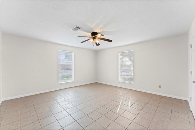 606 Lazy Lane, Anahuac, TX 77514