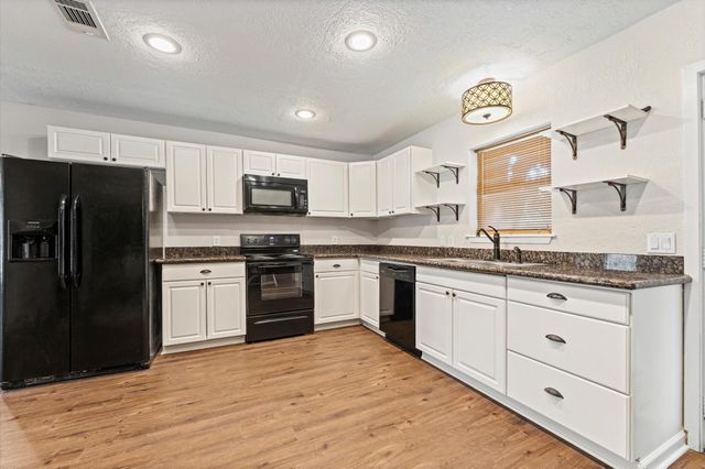 606 Lazy Lane, Anahuac, TX 77514