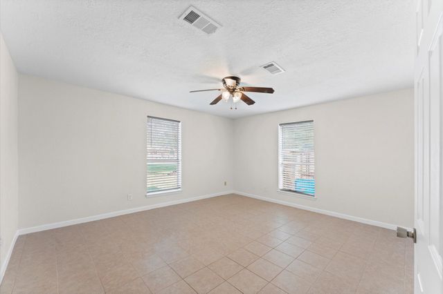 606 Lazy Lane, Anahuac, TX 77514