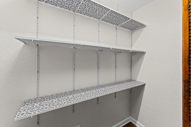 606 Lazy Lane, Anahuac, TX 77514