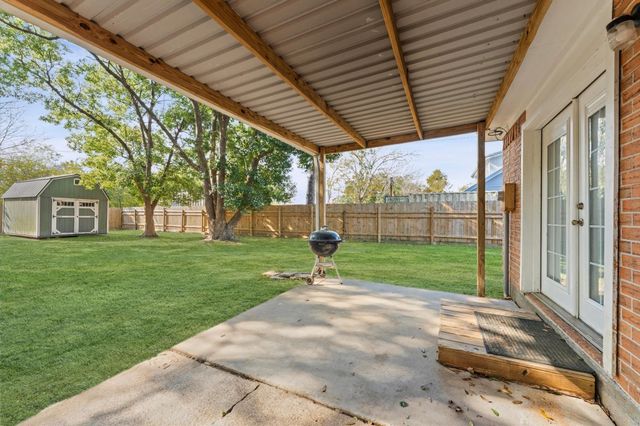 606 Lazy Lane, Anahuac, TX 77514