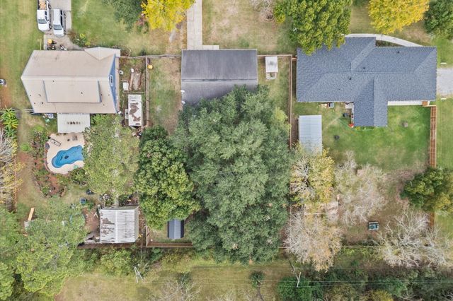 606 Lazy Lane, Anahuac, TX 77514