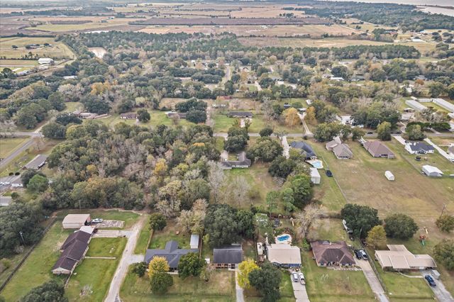 606 Lazy Lane, Anahuac, TX 77514