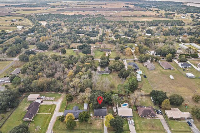 606 Lazy Lane, Anahuac, TX 77514