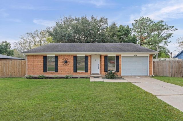 606 Lazy Lane, Anahuac, TX 77514