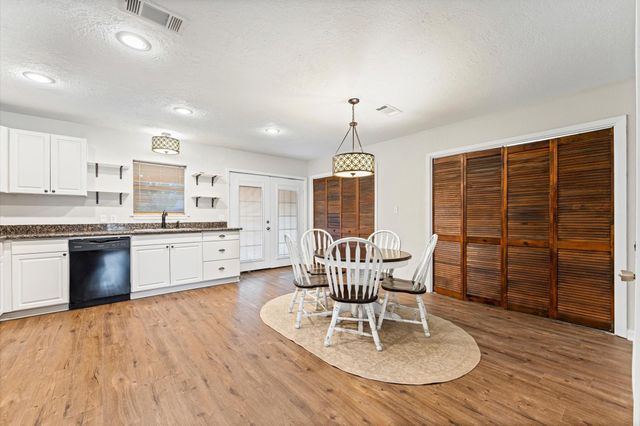 606 Lazy Lane, Anahuac, TX 77514