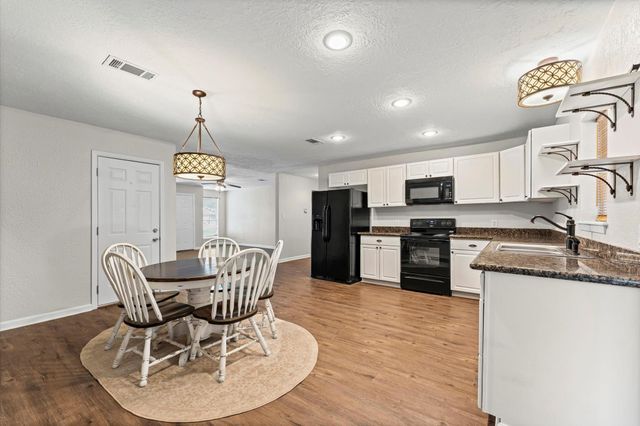 606 Lazy Lane, Anahuac, TX 77514