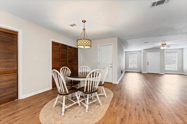 606 Lazy Lane, Anahuac, TX 77514