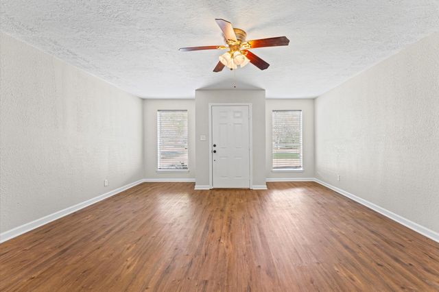 606 Lazy Lane, Anahuac, TX 77514