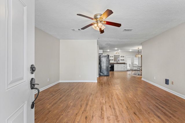 606 Lazy Lane, Anahuac, TX 77514