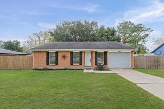 606 Lazy Lane, Anahuac, TX 77514