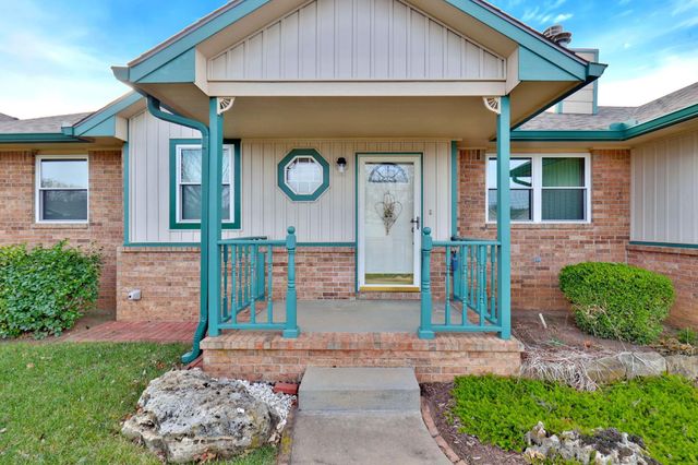 710 Lakewood Ct, Augusta, KS 67010