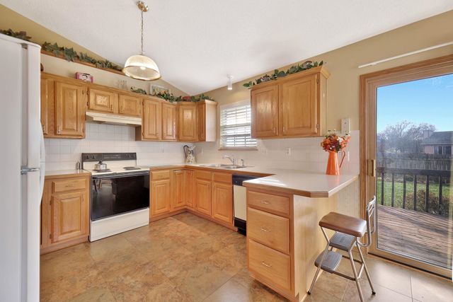 710 Lakewood Ct, Augusta, KS 67010