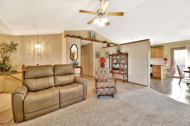 710 Lakewood Ct, Augusta, KS 67010