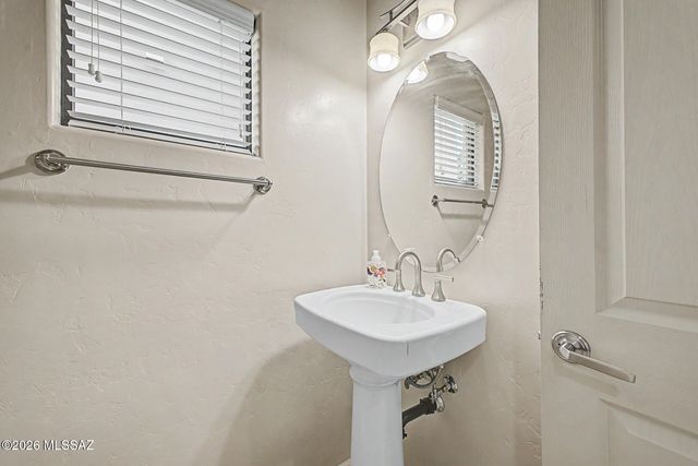 4112 N Thurston Ln Unit 100, Tucson, AZ 85705