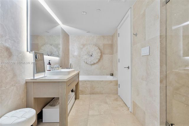 102 24th St 1427, Miami Beach, FL 33139