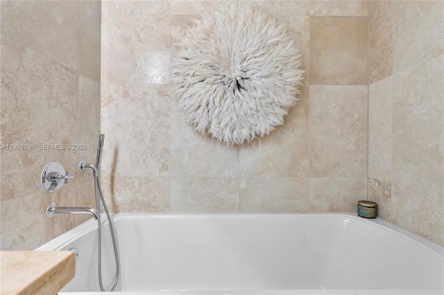 102 24th St 1427, Miami Beach, FL 33139