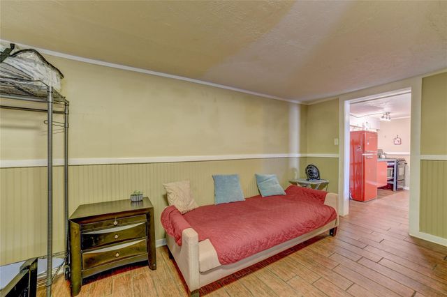 1206 17th Street B, Galveston, TX 77550