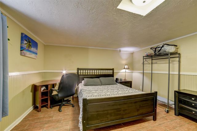1206 17th Street B, Galveston, TX 77550