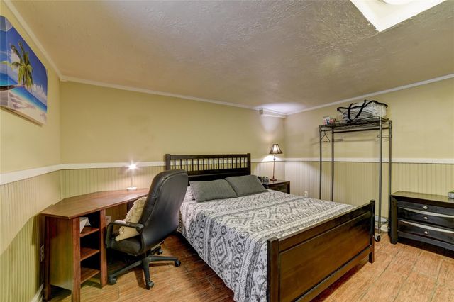 1206 17th Street B, Galveston, TX 77550